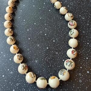 v i n t a g e ::  Women's Cream and Multi Jewlery